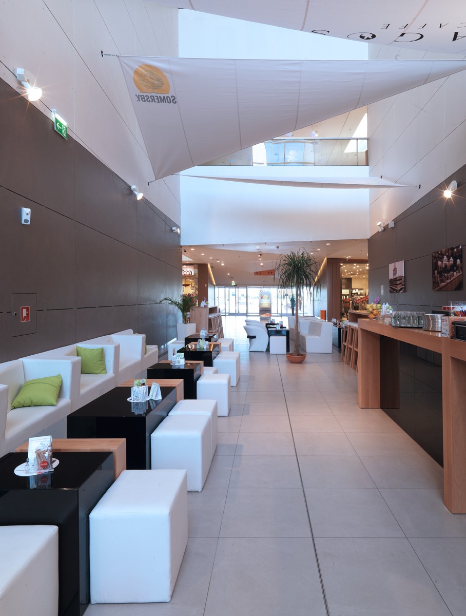 Various ˝fit out˝ projects